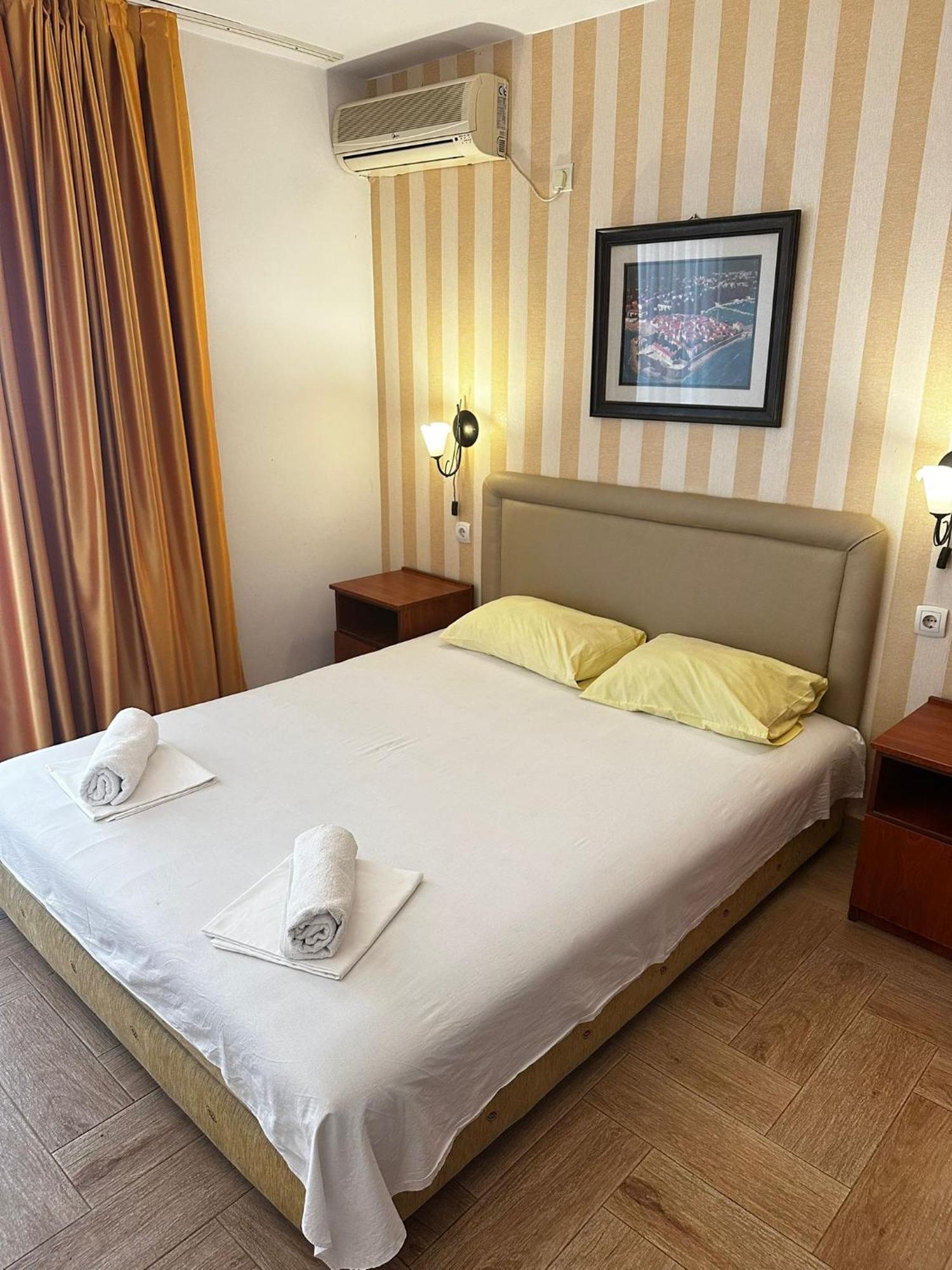 Central Hotel-Будва Экстерьер фото