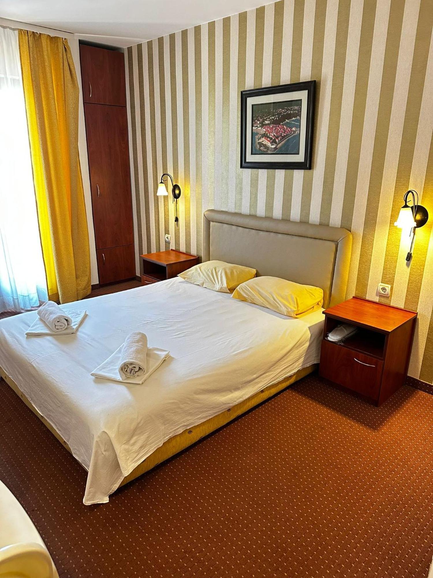 Central Hotel-Будва Экстерьер фото