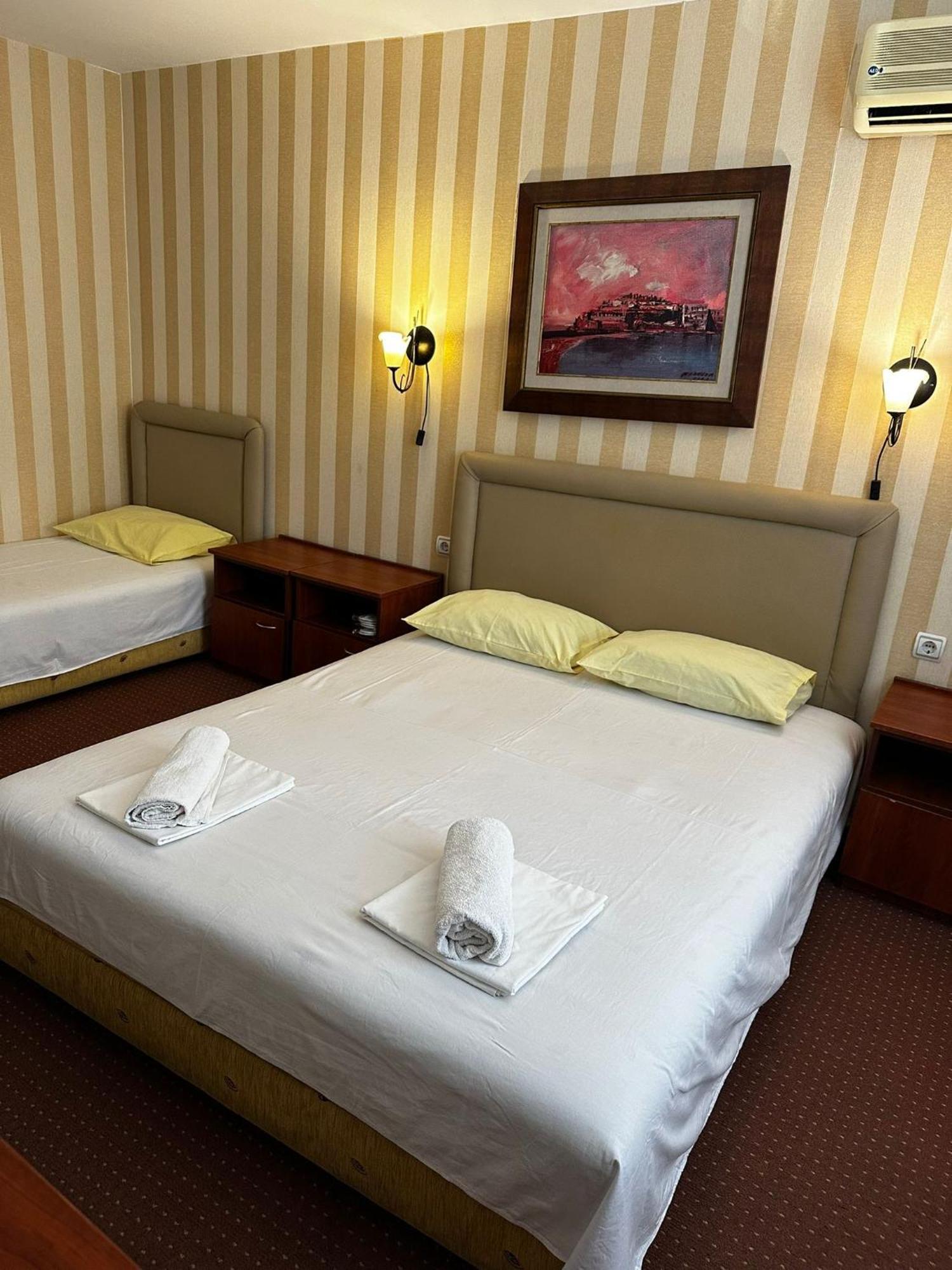 Central Hotel-Будва Экстерьер фото